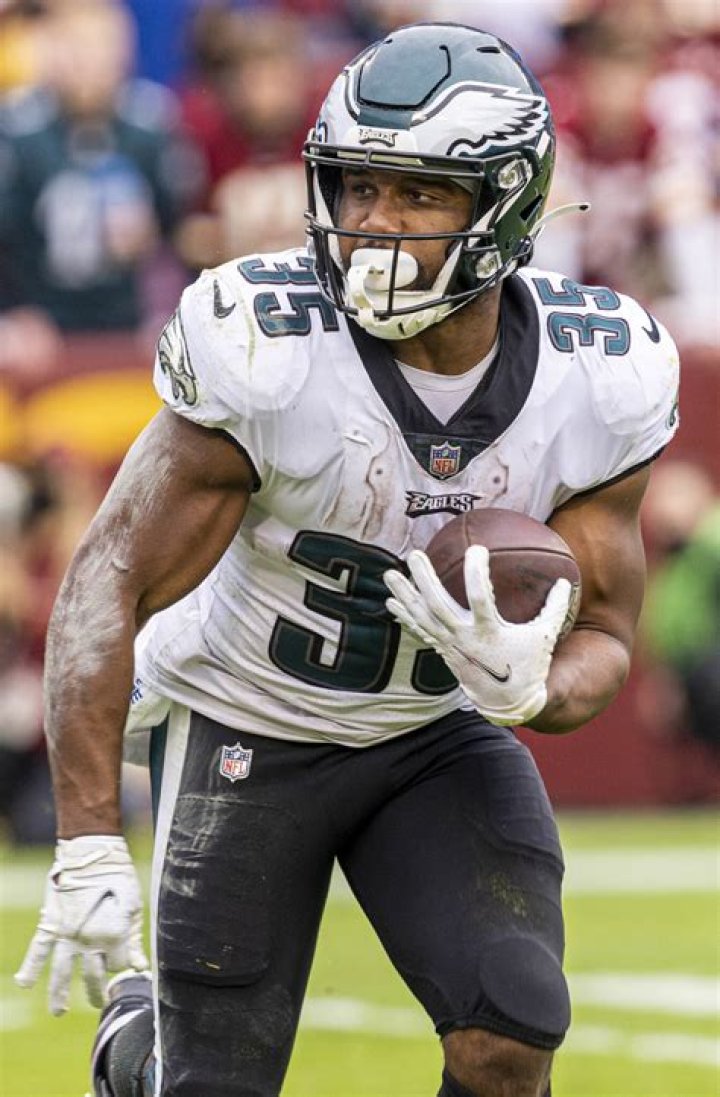 Boston Scott Eagles, Height, Stats, Bio, Wiki, Age, Net Worth, Fantasy, Jersey, and 40 Time