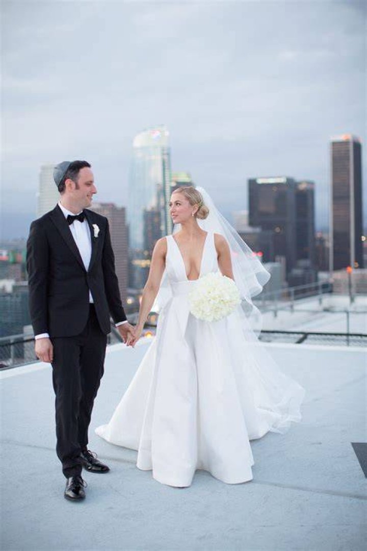 
Comedian Iliza Shlesinger Husband Noah Galuten And Wedding Details 