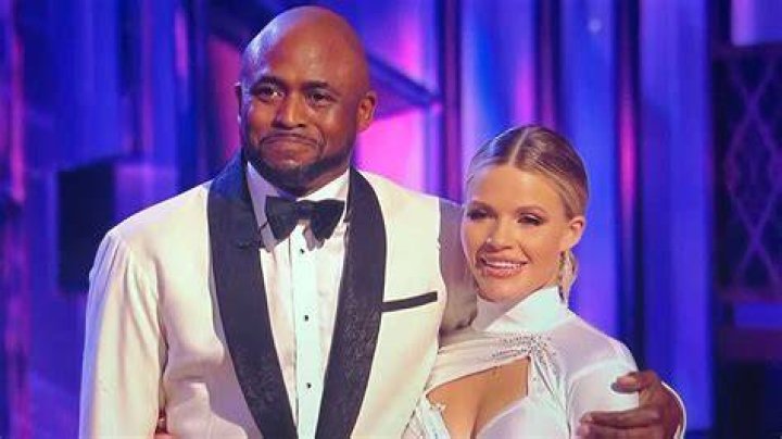 
‘Dancing With the Stars’ Thrills With Stylish James Bond Night — See the Best Dances of the Night! 