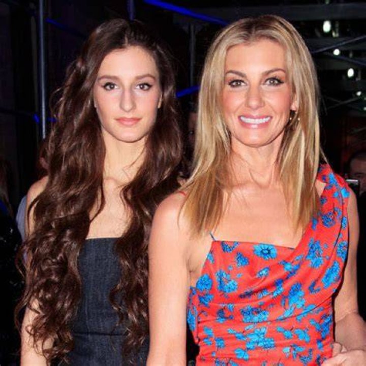 Does Tim McGraw Daughter Play In 1883