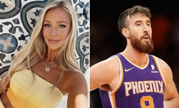 
Hawks Power Forward Frank Kaminsky And His Girlfriend Ashley Brewer Are Engaged 