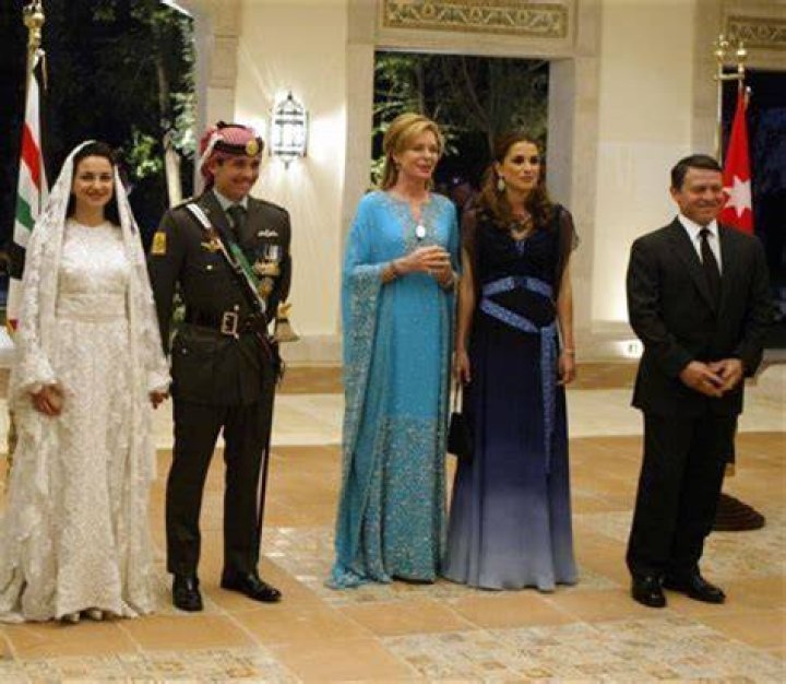 Is Queen Rania the only wife of King Abdullah II? How many wives did King Hussein of Jordan have?