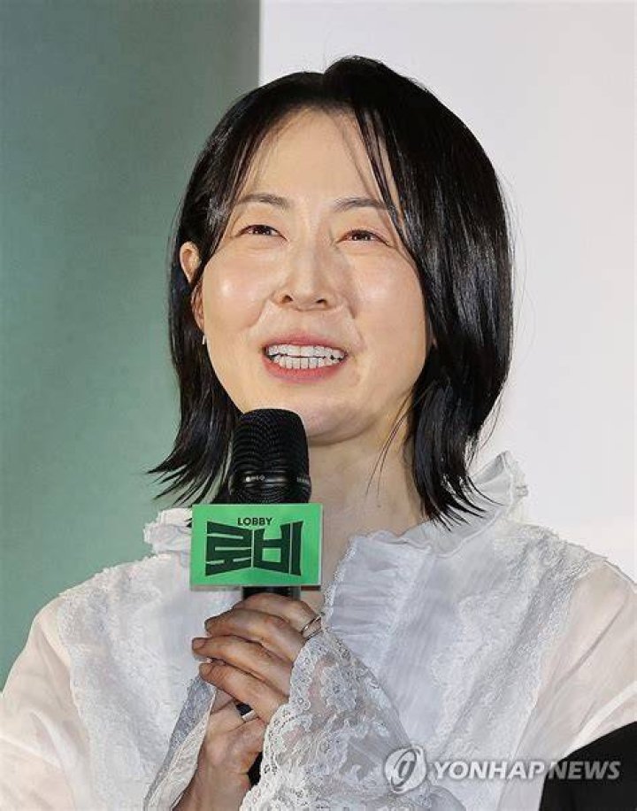 
Kang Mal-geum Height, Weight, Net Worth, Age, Birthday, Wikipedia, Who, Nationality, Biography 