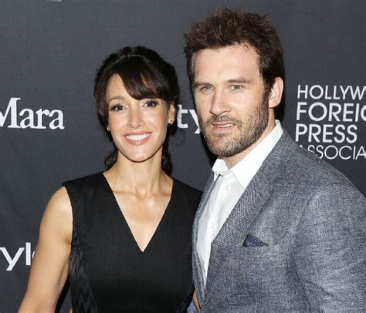 
Kim Dickens Husband Ken Dixon Is Canadian Entrepreneur – A peek Inside Her Married Life! 