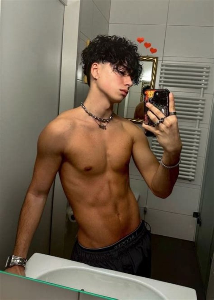 Kris Grippo Height, Weight, Net Worth, Age, Birthday, Wikipedia, Who, Instagram, Biography