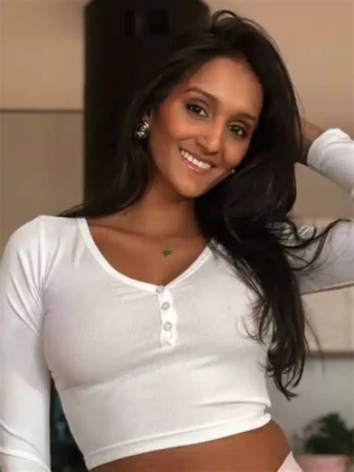 Meenakshi Ary Height, Weight, Net Worth, Age, Birthday, Wikipedia, Who, Instagram, Biography
