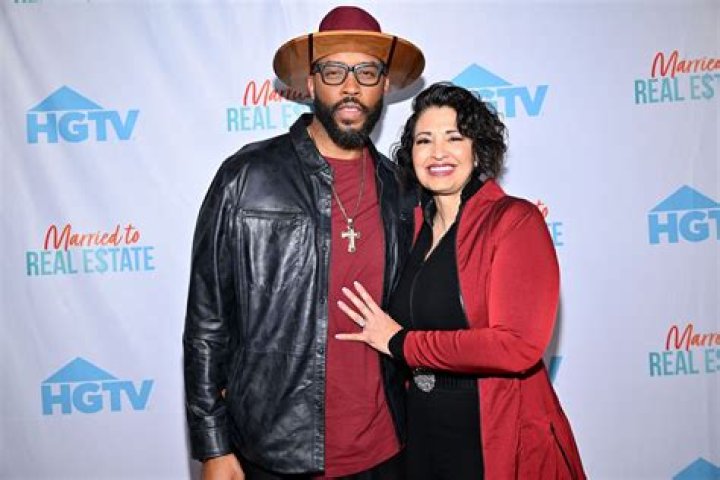 Montell Jordan is married to his wife Kristin Hudson since 1994