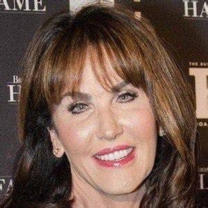 Robin McGraw Biography, Wiki, Age, Height, Family, Twin, Husband, Dr. Phil, Sons, Books, and Net Worth