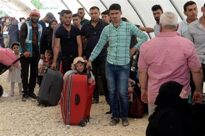 
Syrian refugees to start returning home from next week: Lebanese Prez 