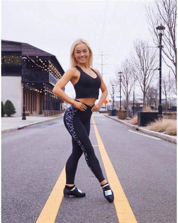 theworkoutwitch Height, Weight, Net Worth, Age, Birthday, Wikipedia, Who, Instagram, Biography