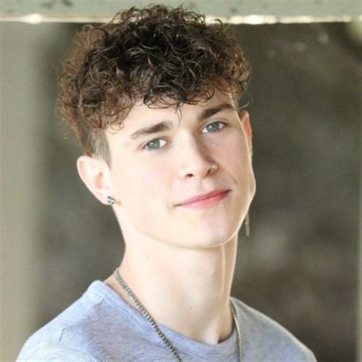 
Tyler Schrage Height, Weight, Net Worth, Age, Wiki, Who, Instagram, Biography 