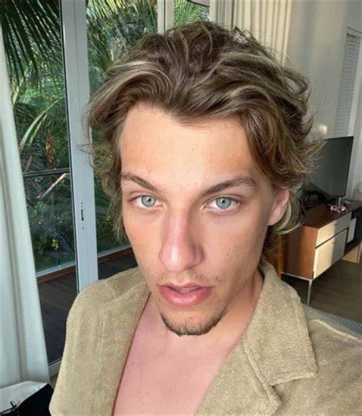 
Xander Parish Height, Weight, Net Worth, Age, Birthday, Wikipedia, Who, Nationality, Biography 